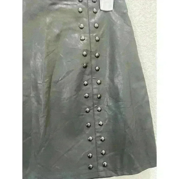 LF Mint Vanilla Dark‎ Grey Faux Leather Studded Mini Skirt Women's Size 8 NWT - Picture 2 of 8